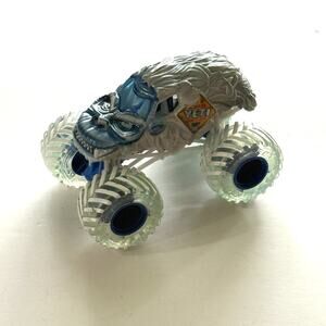 Spin Master Monster Jam YETI Fire & Ice Truck 1:64 preowned